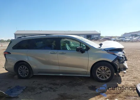 2021 Toyota Sienna Xle z USA, uszkodzony, nr VIN 5TDJRKEC3MS037460